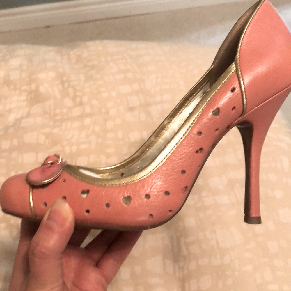 Pink hearts guess heel